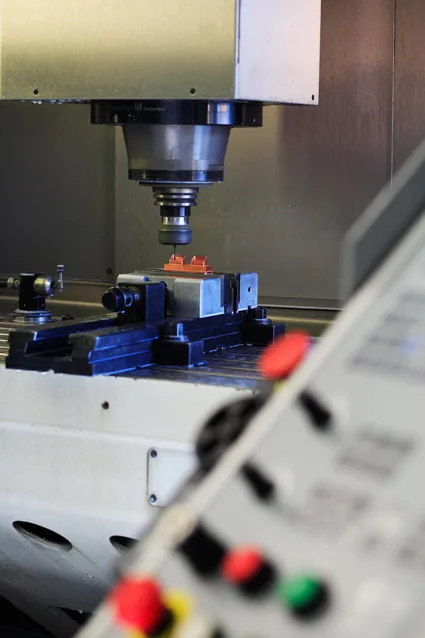 Tooling machining · CNC milling machine in the integrated mechanical workshop in Luberon.