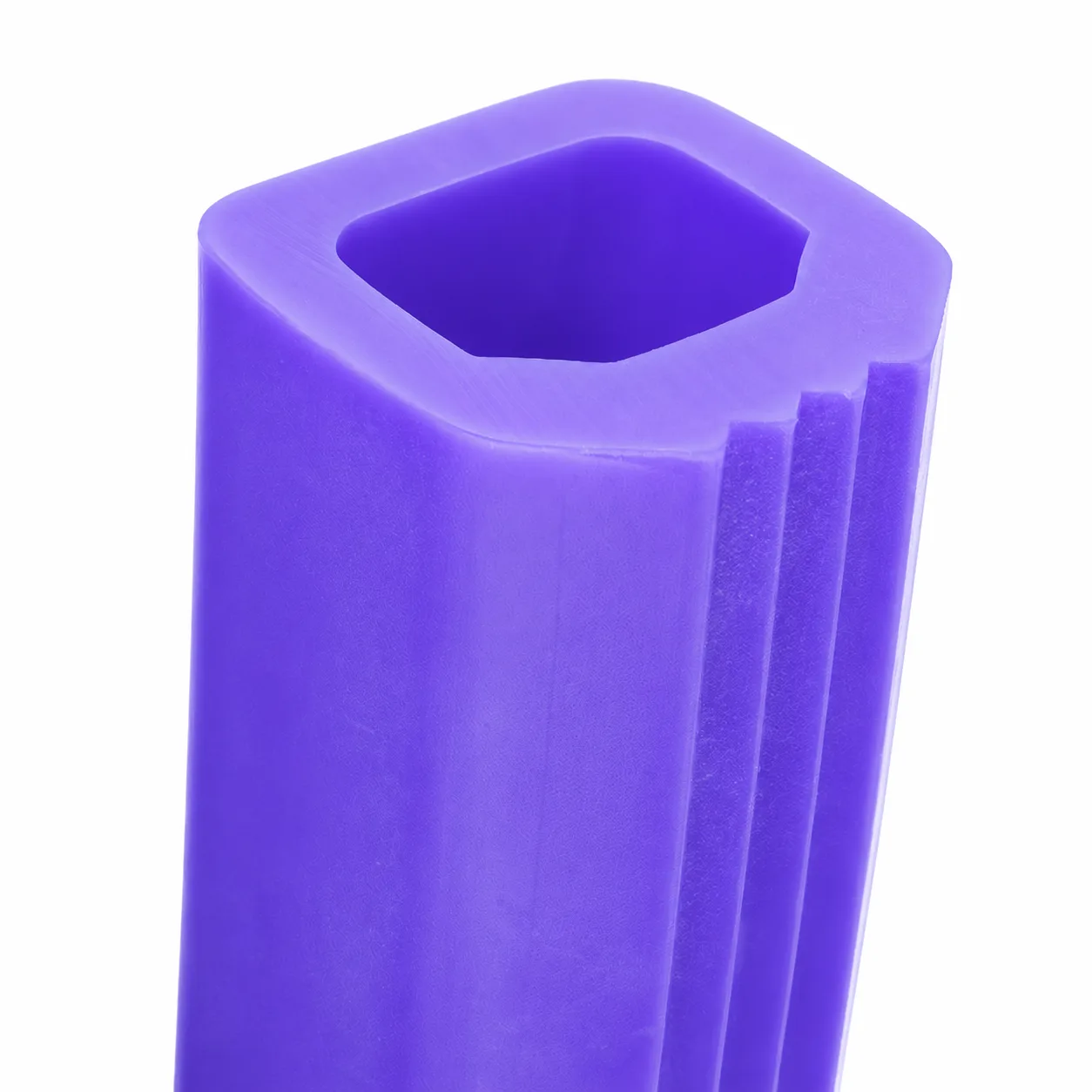 Tubulaire carré nervuré · fixation par compression.