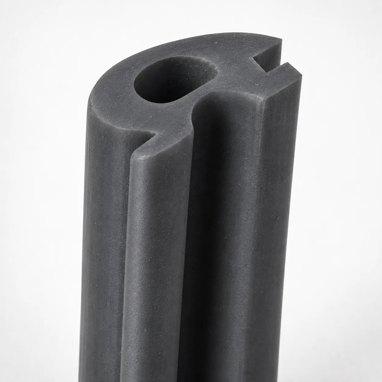 Perfil de bulbo oco com ranhura lateral extrudado em silicone