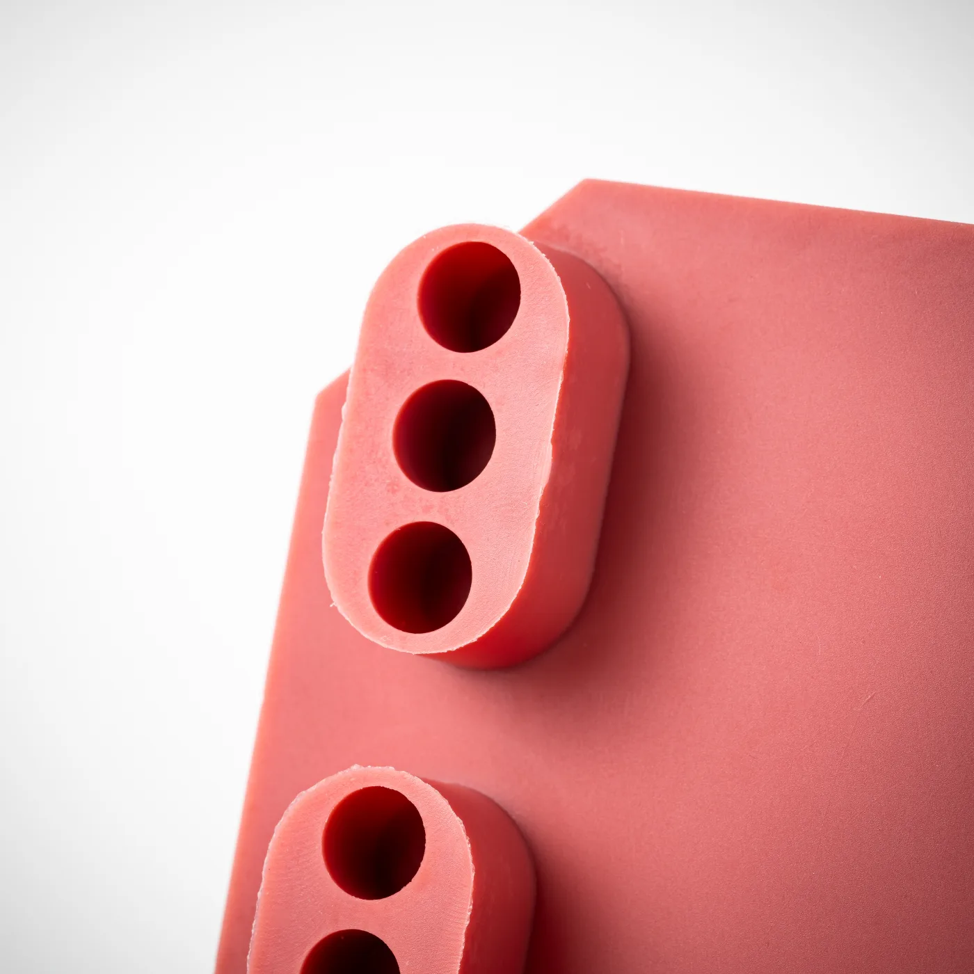 Peça técnica de silicone HCR moldada em cor