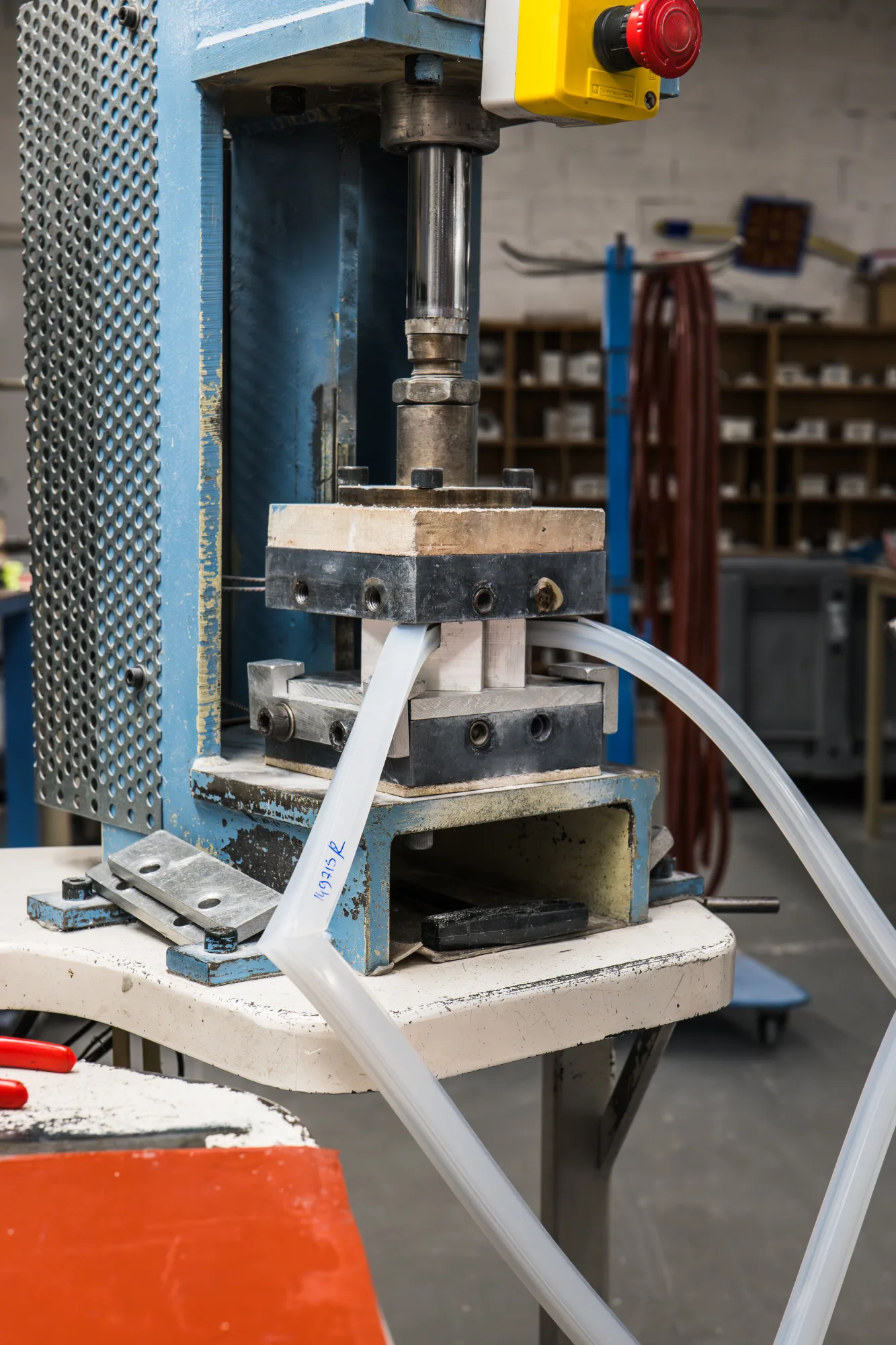 Gasket vulcanising