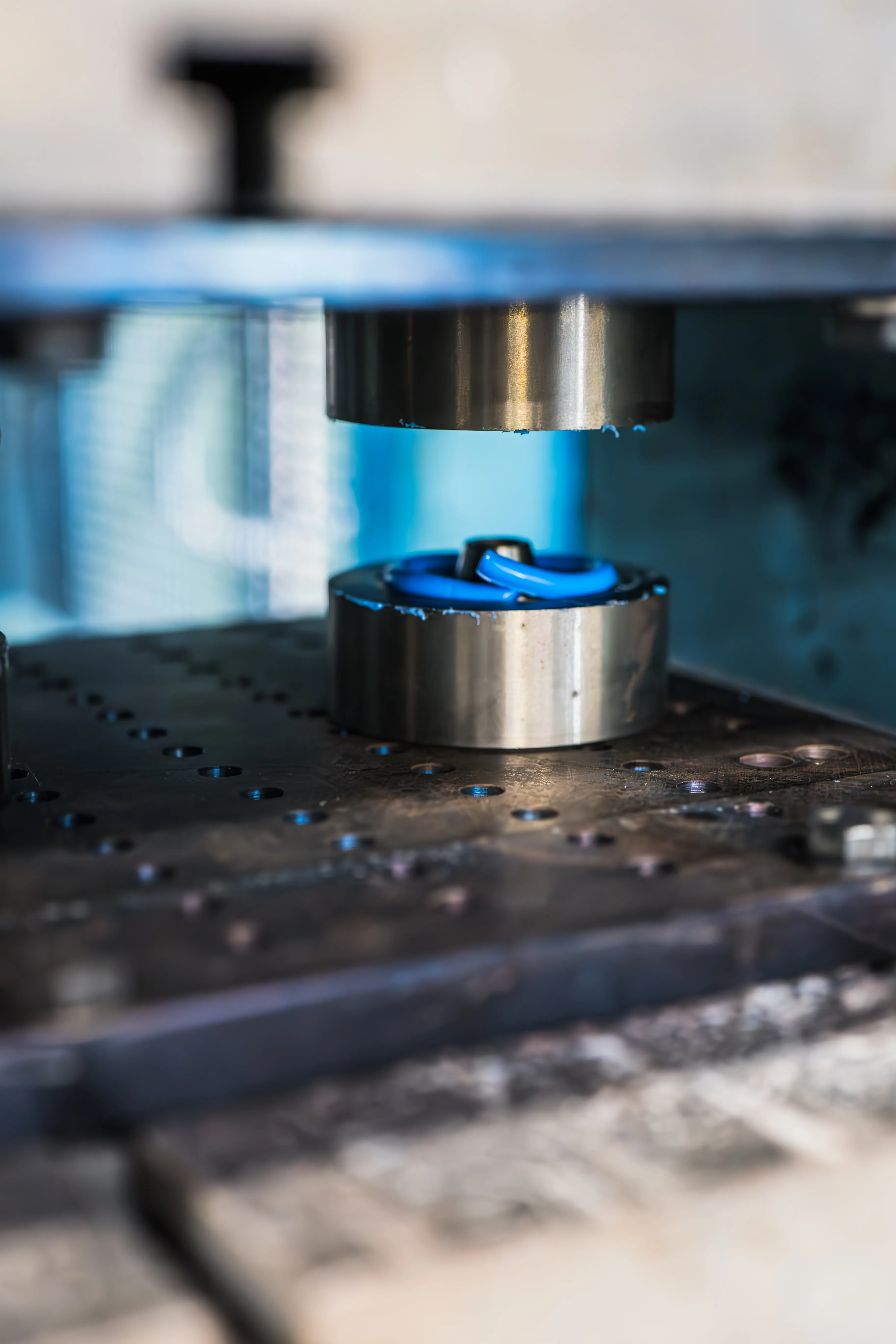 Juntas tóricas: O-ring moldeado, cordón extruido o hilo tórico unido — material, dureza y criterios de selección